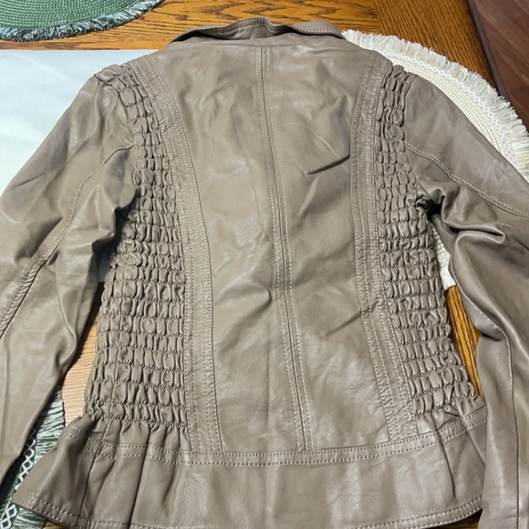 Jacket - Picture 4 of 6